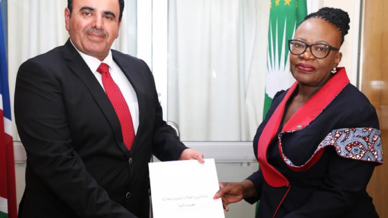 جانب من تسلم أوراق السفير