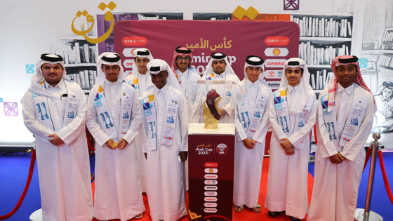 جانب من  أخذ الصور مع الكأس