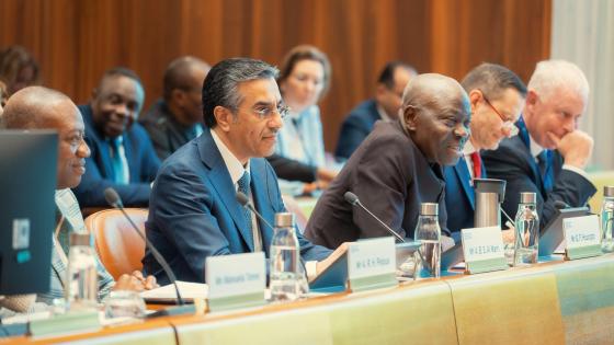 سعادة الدكتور علي بن صميخ المري وزير العمل