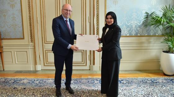 جانب من تسليم الرسالة