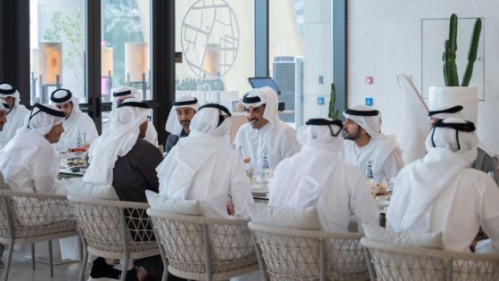 سمو الأمير ورئيس دولة الإمارات خلال الاجتماع