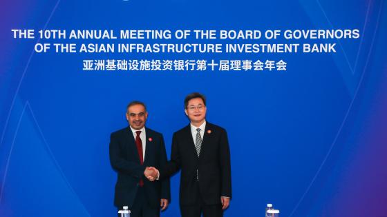 جانب من اجتماع سعادة وزير المالية مع نظيره الصيني