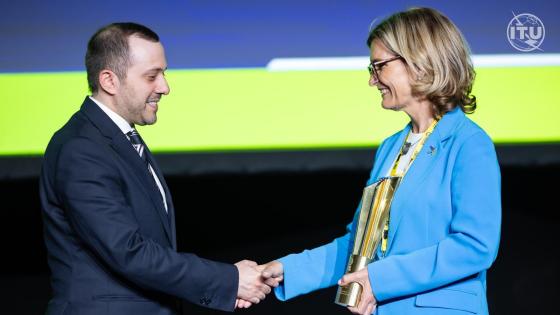 جانب من التكريم