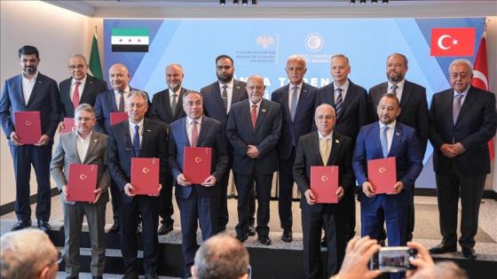 جانب من توقيع الاتفاقيات