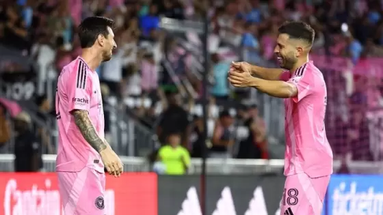 جوردي ألبا وليونيل ميسي