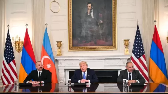 جانب من توقيع الاتفاق