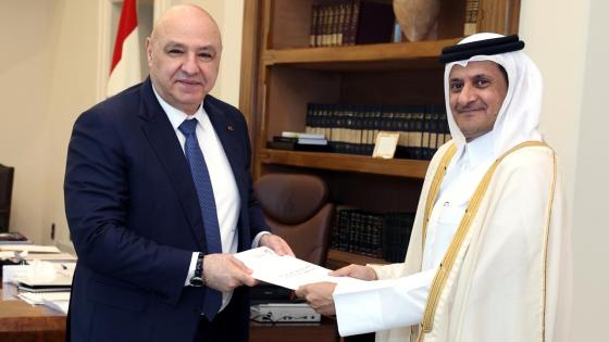 جانب من تسليم الرسالة الخطية