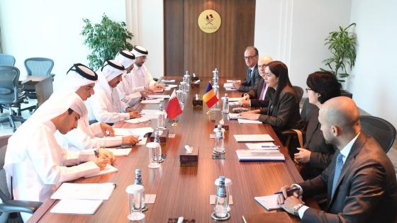 جانب من المشاورات