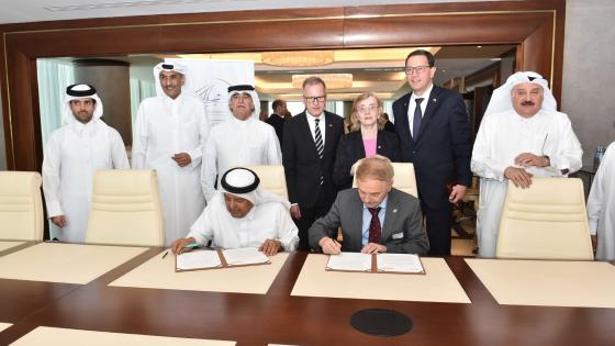 جانب من توقيع الاتفاقية