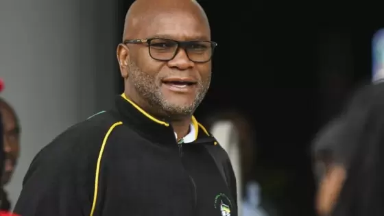 سفير جنوب أفريقيا  نكوسيناثي إيمانويل