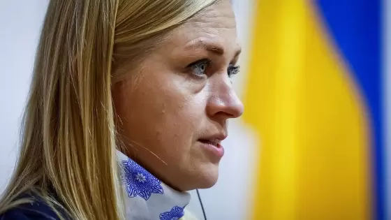 إلينا فالتونين وزيرة الخارجية الفنلندية