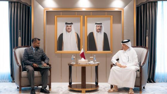 جانب من تسلم الرسالة الخطية