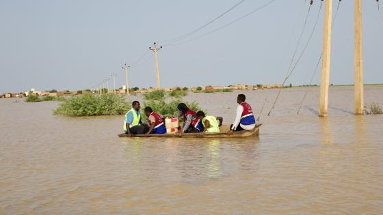 جانب من عمليات الإغاثة