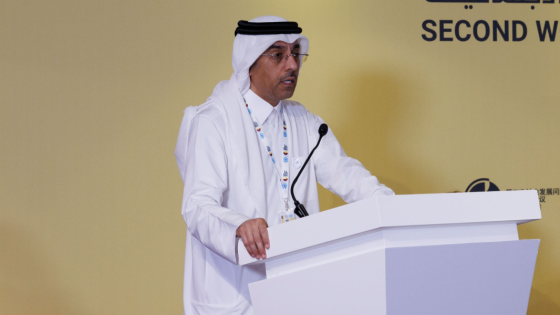 الدكتور علي بن صميخ المري وزير العمل