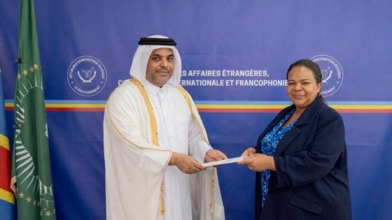 جانب من تسلم الأوراق