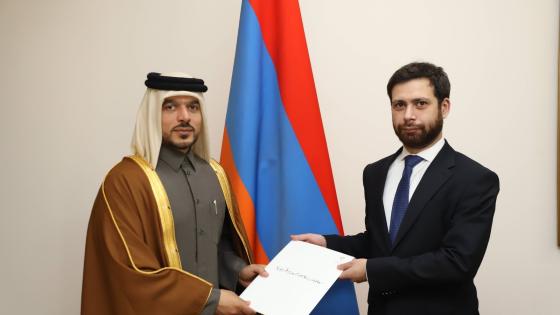 جانب من تسلم أوراق السفير