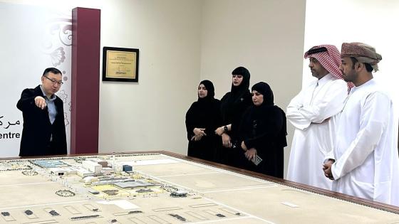 جانب من زيارة الوفد العماني