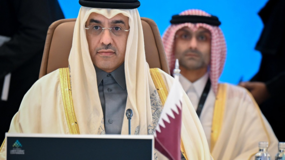 الدكتور علي بن صميخ المري وزير العمل