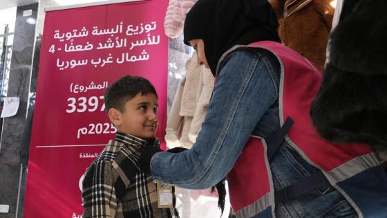 جانب من توزيع المساعدات