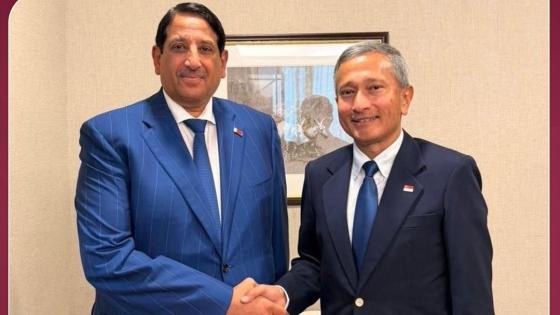 سعادة سفير قطر في سنغافورة أثناء تسليم رسالة معالي رئيس الوزراء