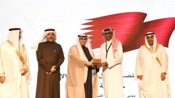 جانب من استلام الجائزة