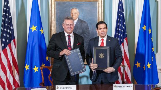 جانب من توقيع الاتفاقية