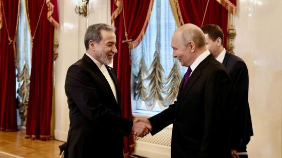 فلاديمير بوتين وعباس ⁠عراقجي