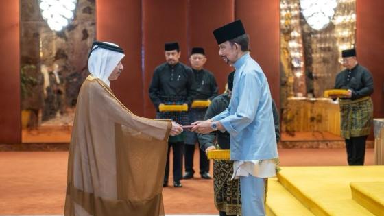 جانب من تسليم أوراق الاعتماد