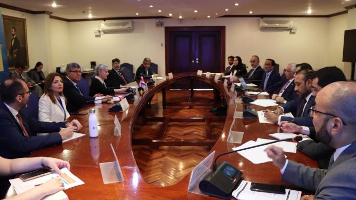 F7N0HXwWgAEPn5k.jfif