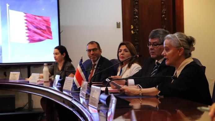 F7N0HW4XQAAq0B1.jfif