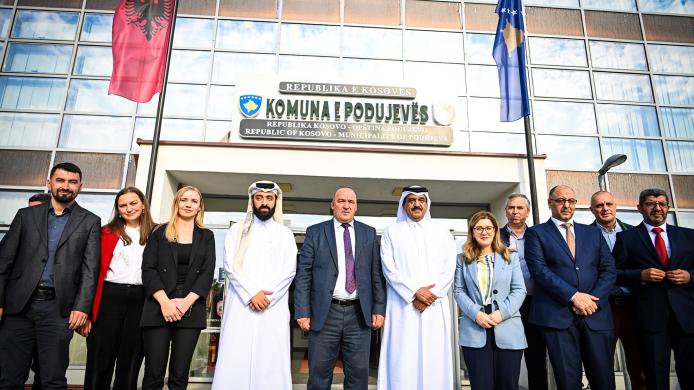 صور مع رئيس بلدية بوديافا copy