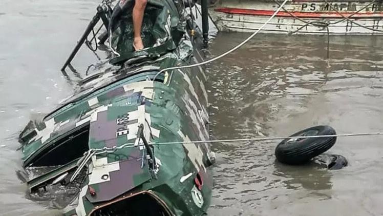 بقايا المروحية العسكرية