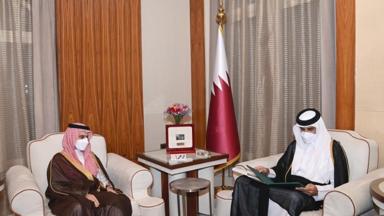 حضرة صاحب السمو الشيخ تميم بن حمد آل ثاني أمير البلاد المفدى، خلال تسلمه الرسالة