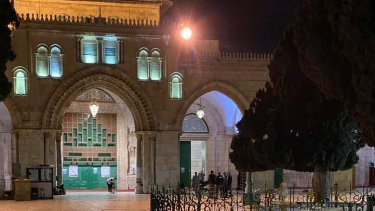 شرطة الاحتلال تقتحم ساحات الـمـسـجد الأقـصى لإخراج المصلين منه وتعتقل عدداً منهم اليوم