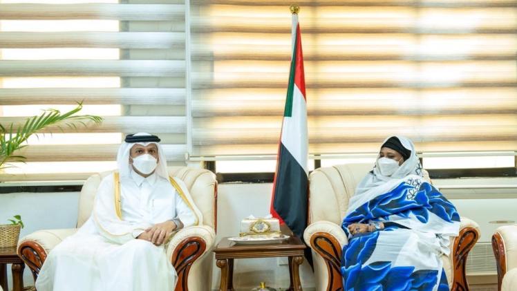 رئيس مجلس الوزراء وزير الخارجية,  خلال اجتماعه مع وزيرة خارجية جمهورية السودان
