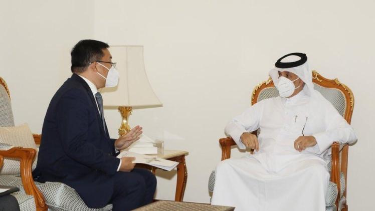 خلال الاجتماع مع السفير الصيني