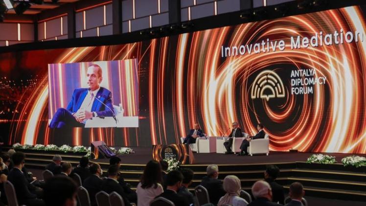 نائب رئيس مجلس الوزراء وزير الخارجية خلال جلسة نقاشية في منتدى أنطاليا