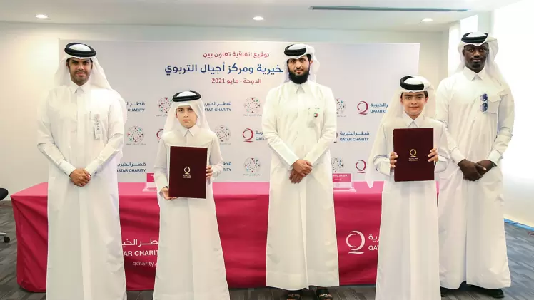 صورة جماعية عقب توقيع الاتفاقية