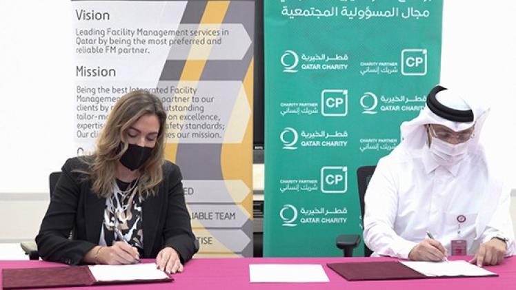 جانب توقيع الاتفاقية