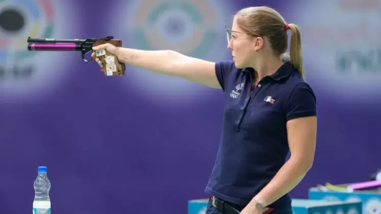 اللاعبة الفرنسية سيلين جوبيرفيل الحاصلة على الميدالية الفضية الأولمبية السابقة