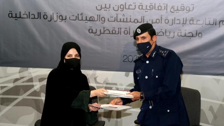 جانب من توقيع الاتفاقية