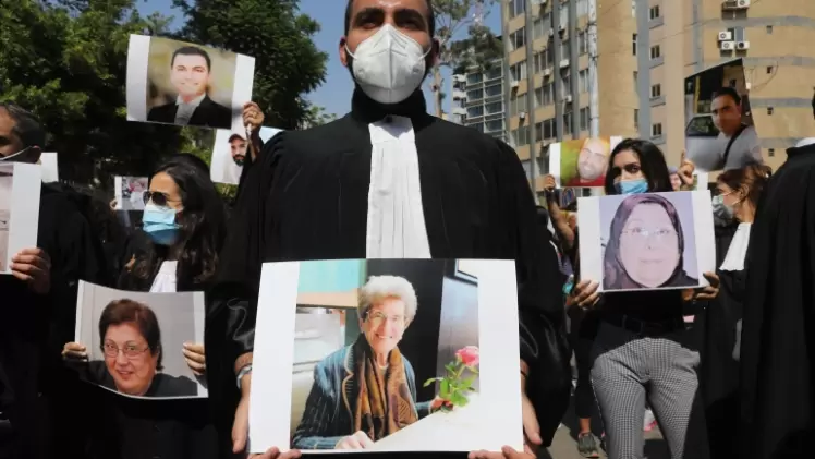 اللبنانيون يحيون الذكرى الأولى لانفجار مرفأ بيروت