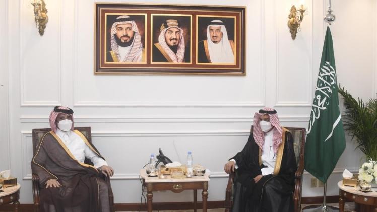 خلال تسليم أوراق اعتماد سعادة السيد راشد بن سعيد الخيارين