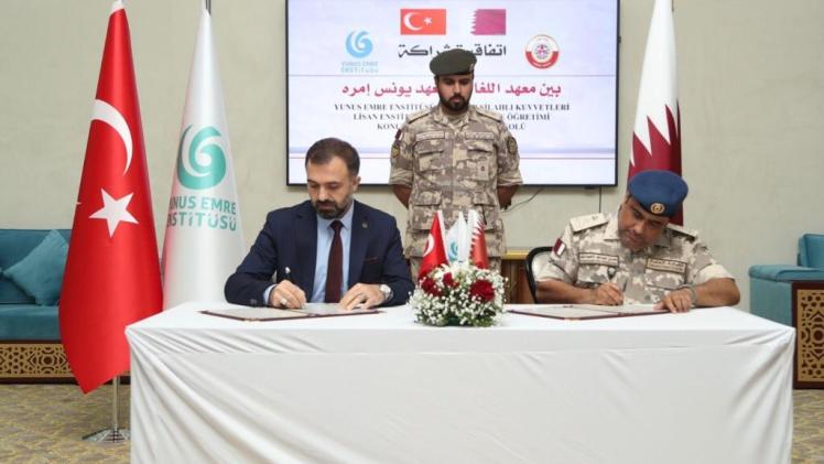 جانب من التوقيع