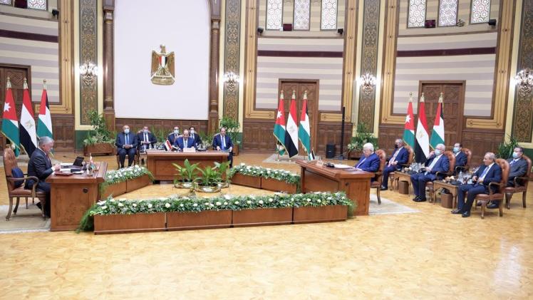 جانب من انعقاد القمة الثلاثية