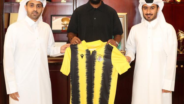 اللاعب البلجيكي خلال تعاقده الجديد مع نادي قطر