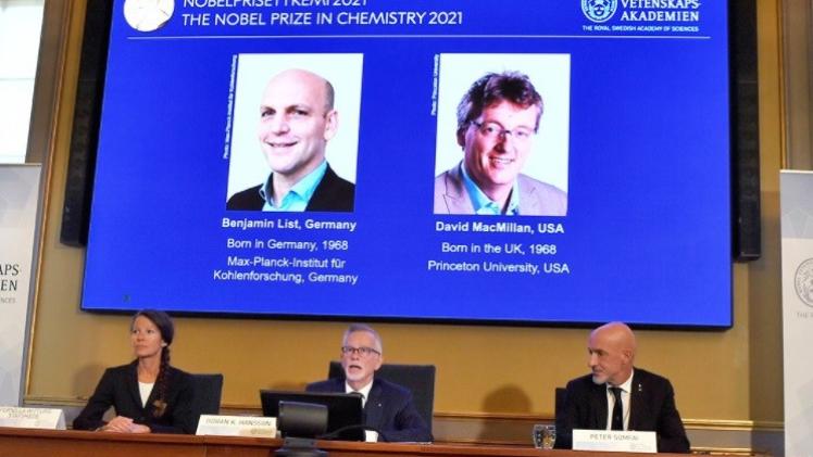 خلال الإعلان عن الفوز بالجائزة