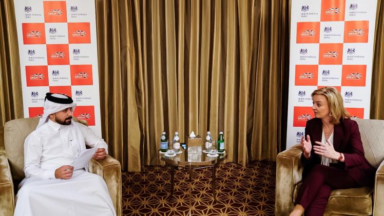 "قنا" خلال حوارها مع وزيرة الخارجية البريطانية