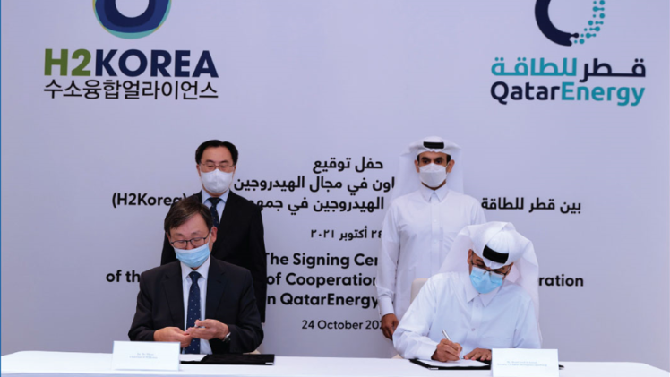 جانب من توقيع الاتفاقية