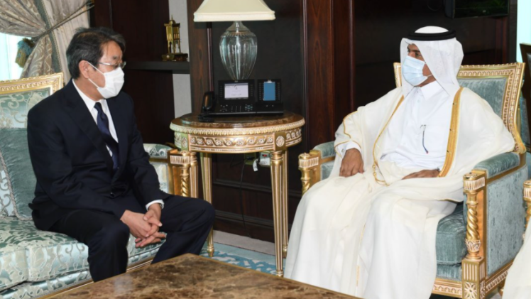 خلال تسلم اوراق اعتماد السفير الياباني